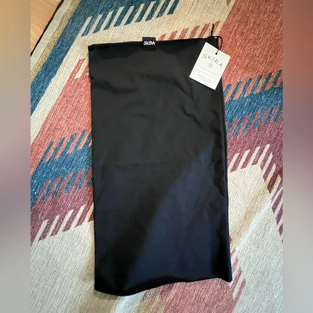 NWT | Skida | one size | Tour Neckwarmer | Color: Stealth2